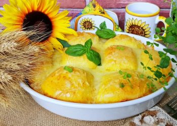 Pâinici cu sos și carne tocată
