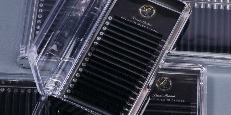 Descoperă Eleganța și Calitatea Premium a Extensiilor de Gene Roxal Lashes – Partenerul Ideal pentru Profesioniștii în Înfrumusețare