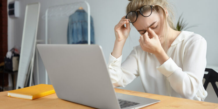 Disconfortul ocular: cauze frecvente și când este nevoie de evaluare oftalmologică