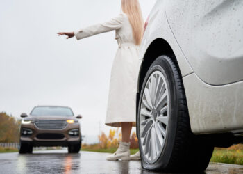 Compresorul auto care îți poate salva ziua când programul nu îți permite blocaje